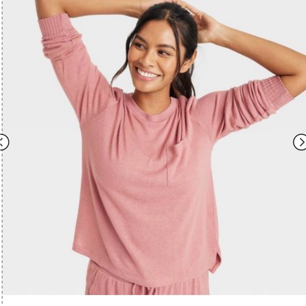 Casual lounge set top stars above